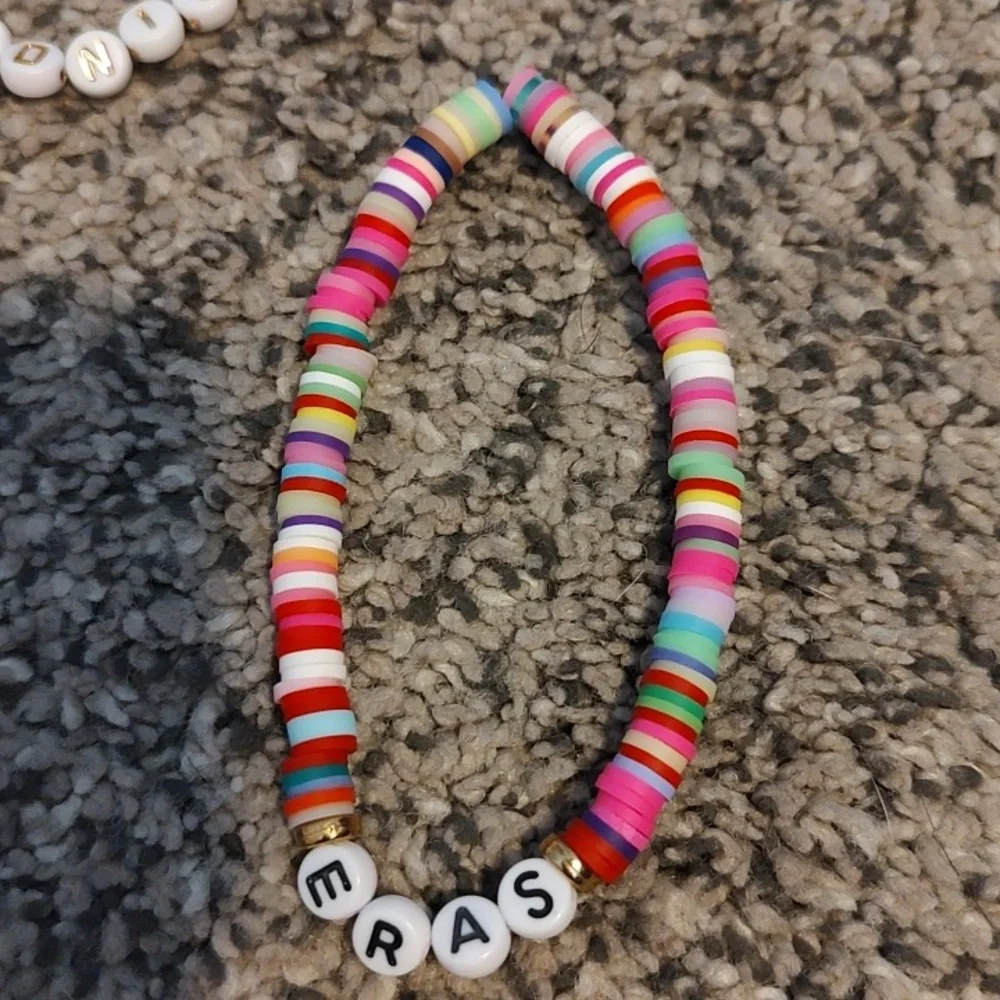 Taylor Swift Colorful Beaded Bracelets Set - Picture 5 of 8